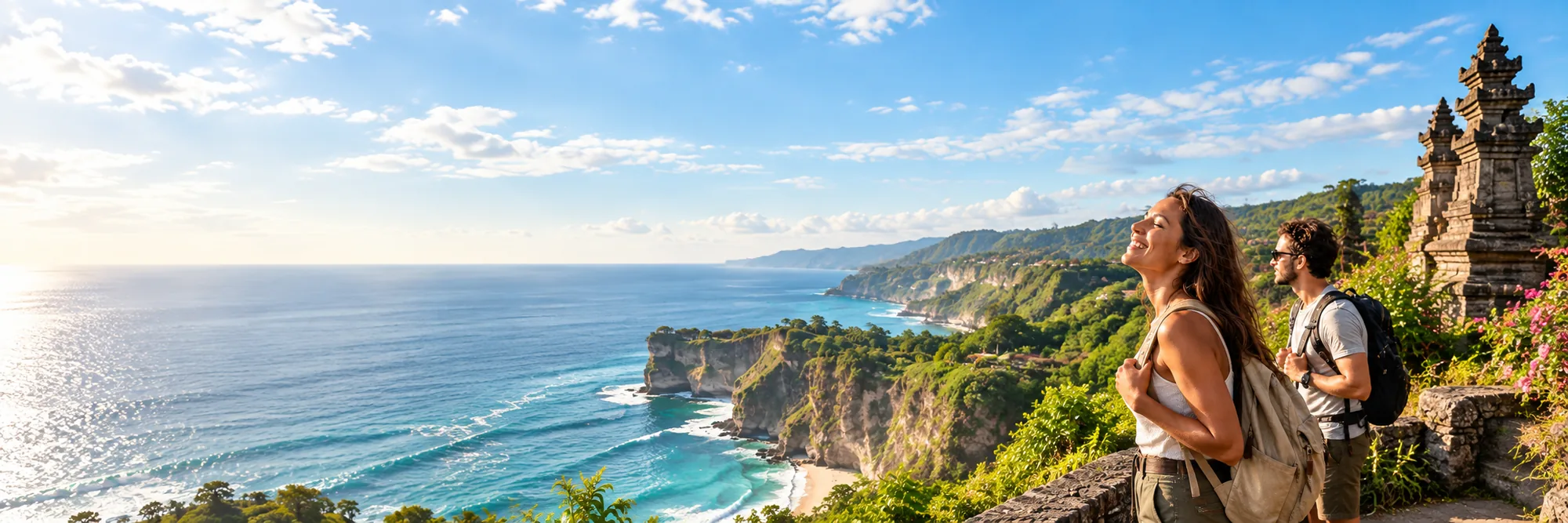 Traveler menikmati pesisir Bali